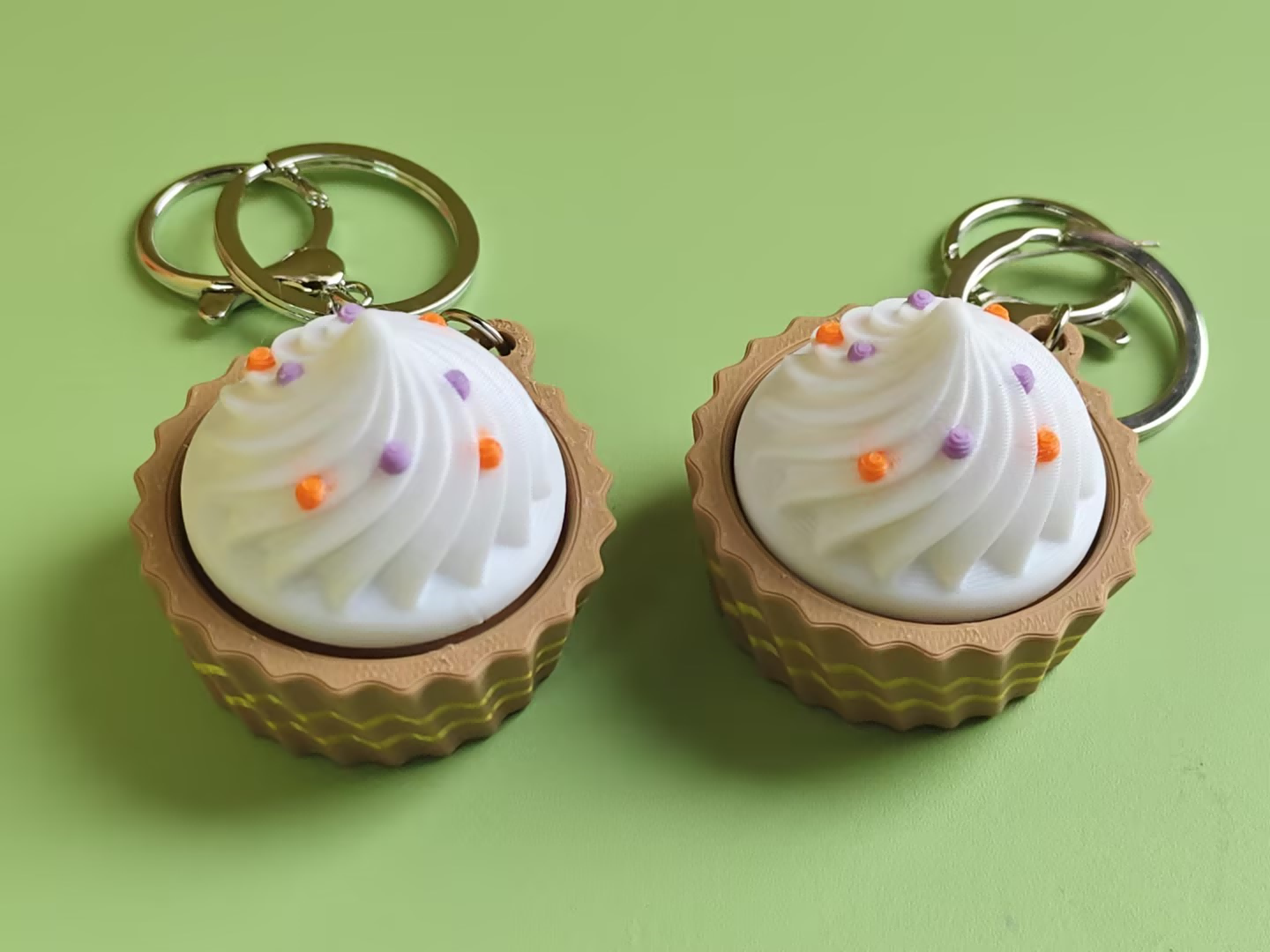 3D printed cake-ghost push-toy keychain
