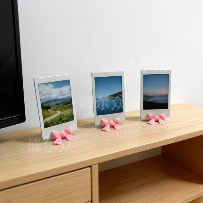 3D-printed bow-shaped photo and memo holder