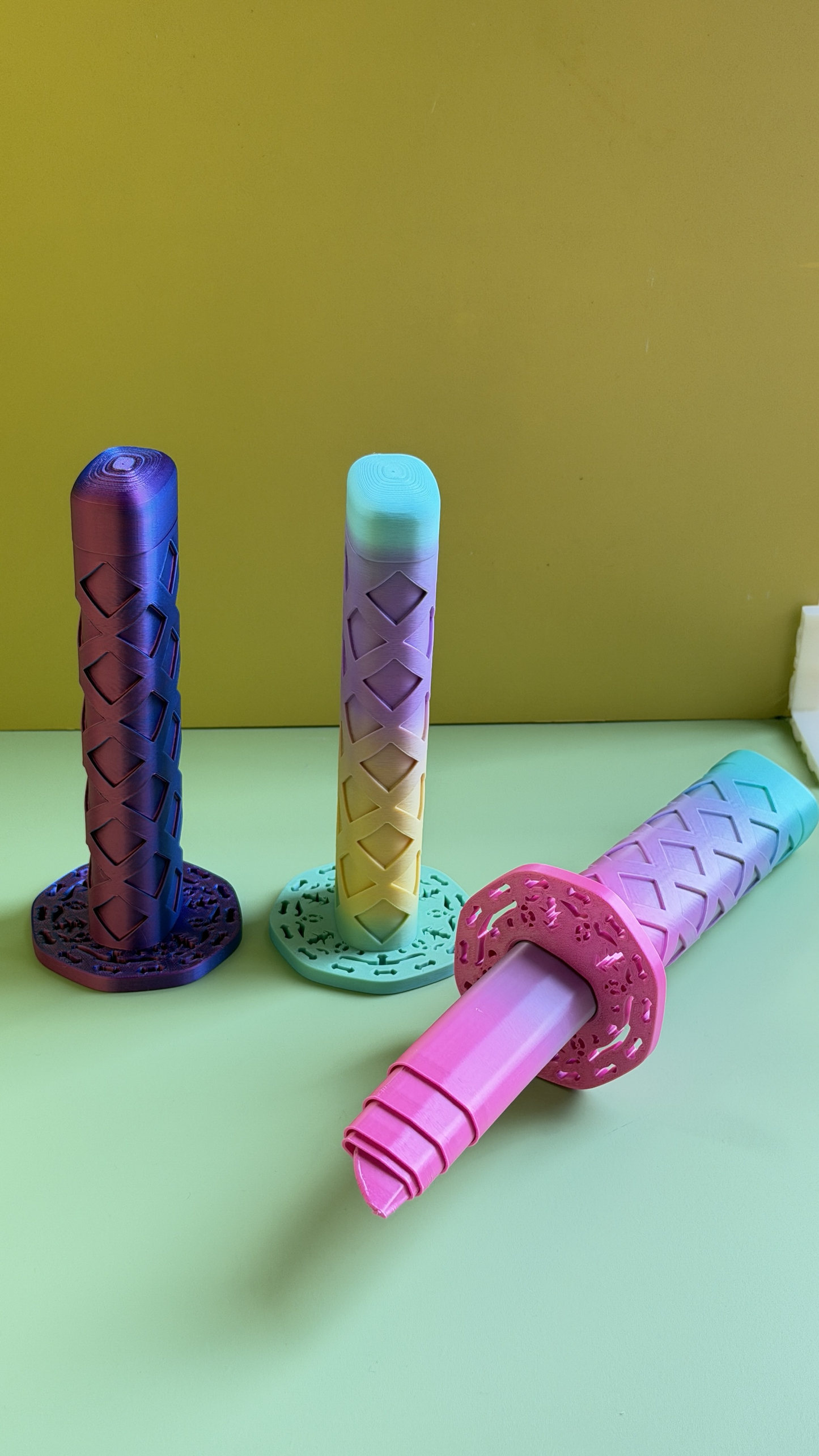 3D Printed "Dopamine" Style Telescopic Sword Ornament