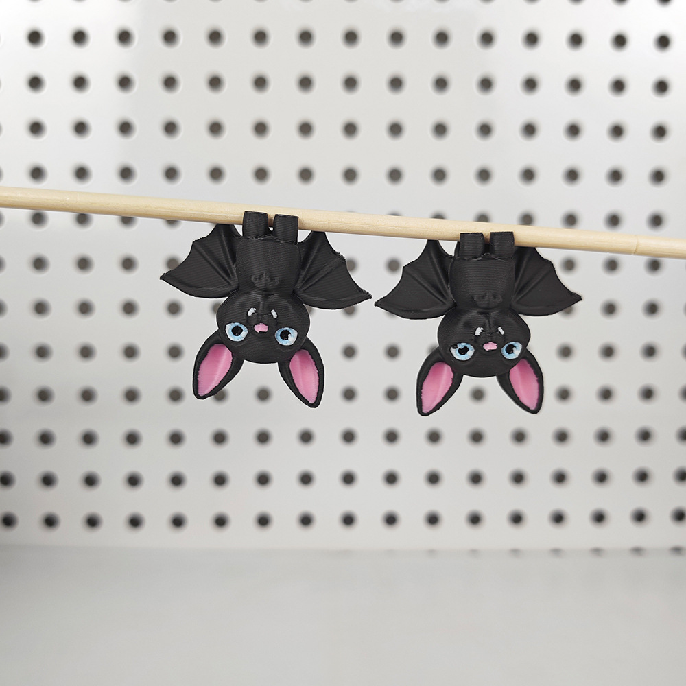 3D-printed desktop ornament: small bat capable of hanging upside down