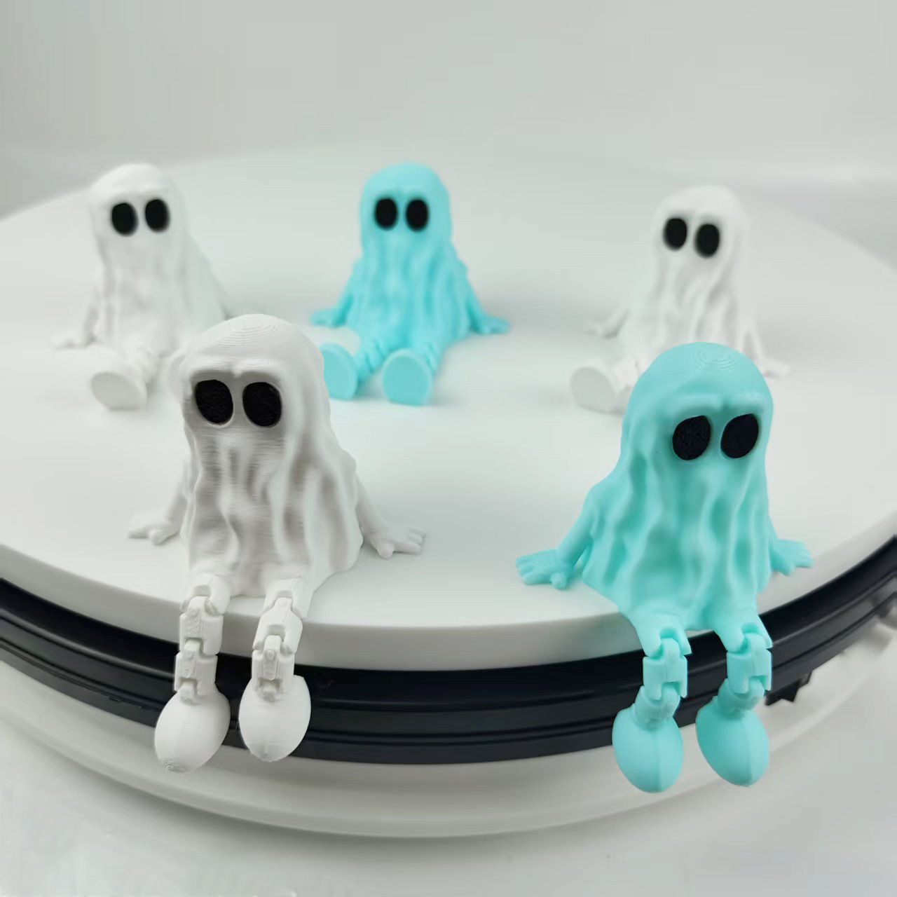 3D-printed articulated Halloween ghost ornament
