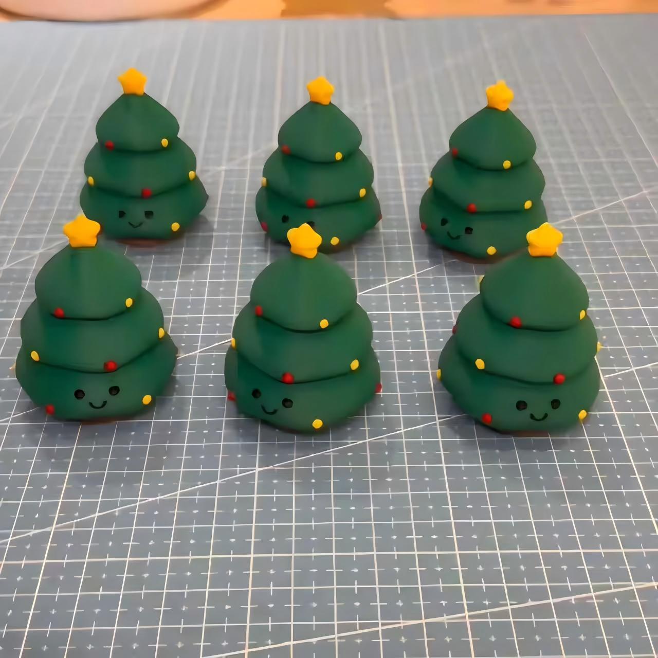 3D Printed Christmas Tree Stress-Relief Button