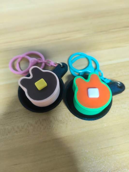 3D-printed small frying pan keychain charm