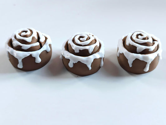 3D-printed frosted cinnamon roll figurine